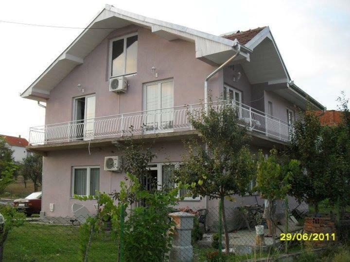Privatni Smestaj Dobri Dobrosin Exterior photo